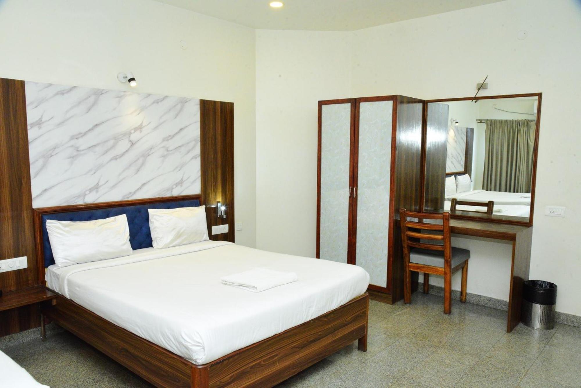 Sri Sai Residency Hotel Tumkur Exterior photo